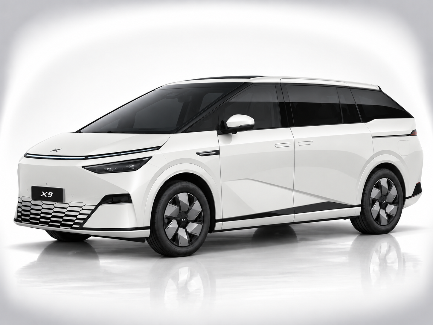 Xpeng X9 Nebula White