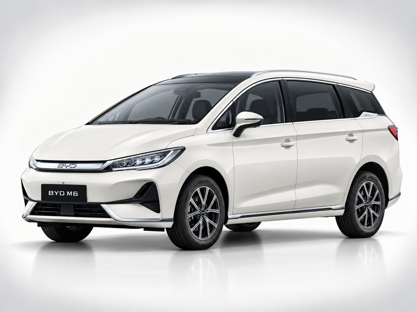 BYD M6 Crystal White